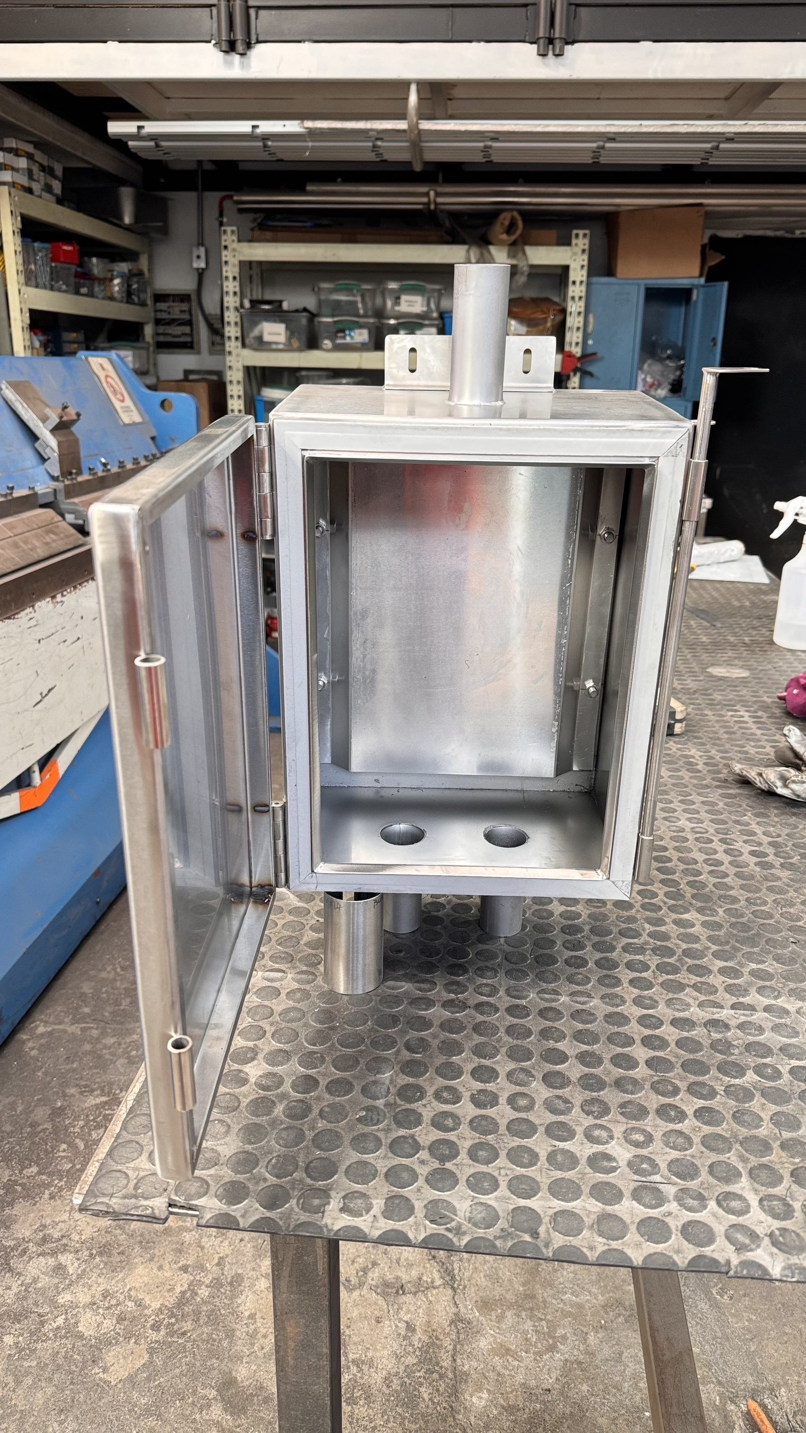 CAJA ELÉCTRICA CON PASADOR 