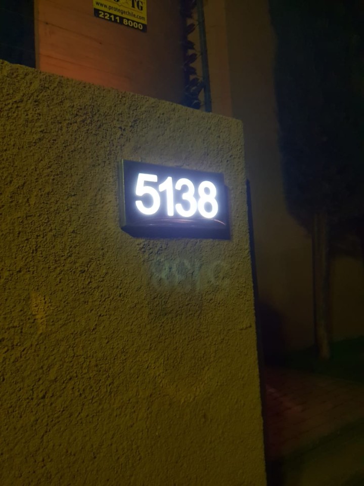 NUMERO CALADO CON LUZ POSTERIOR