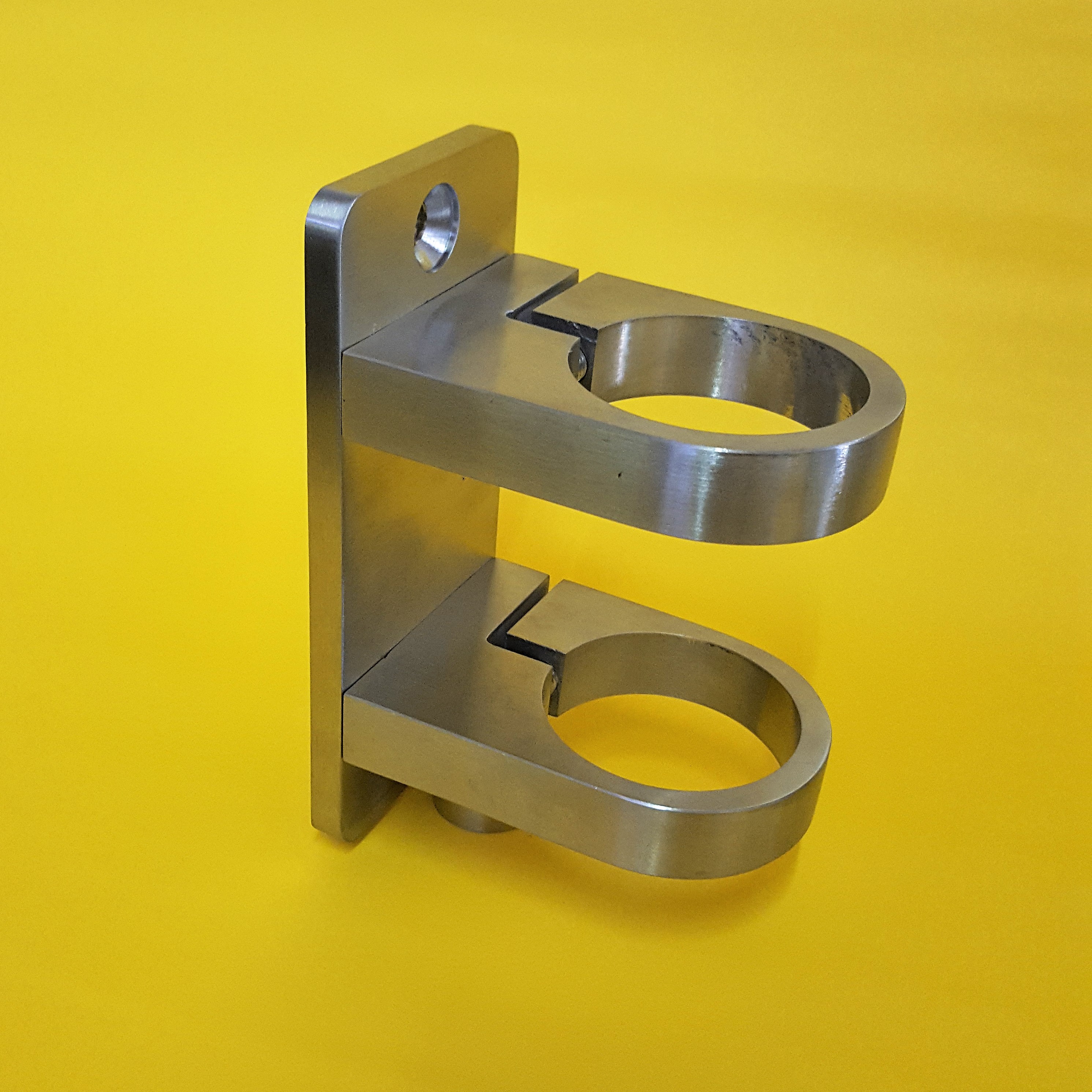 SOPORTE PILAR BARANDA A MURO