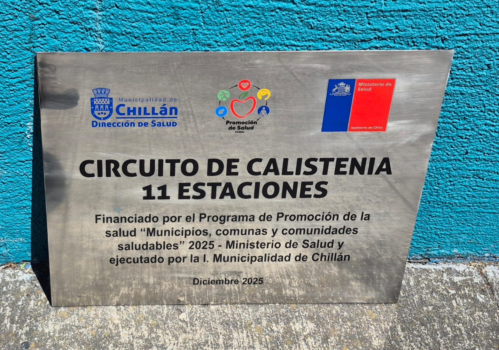 LETRERO BAJO RELIEVE