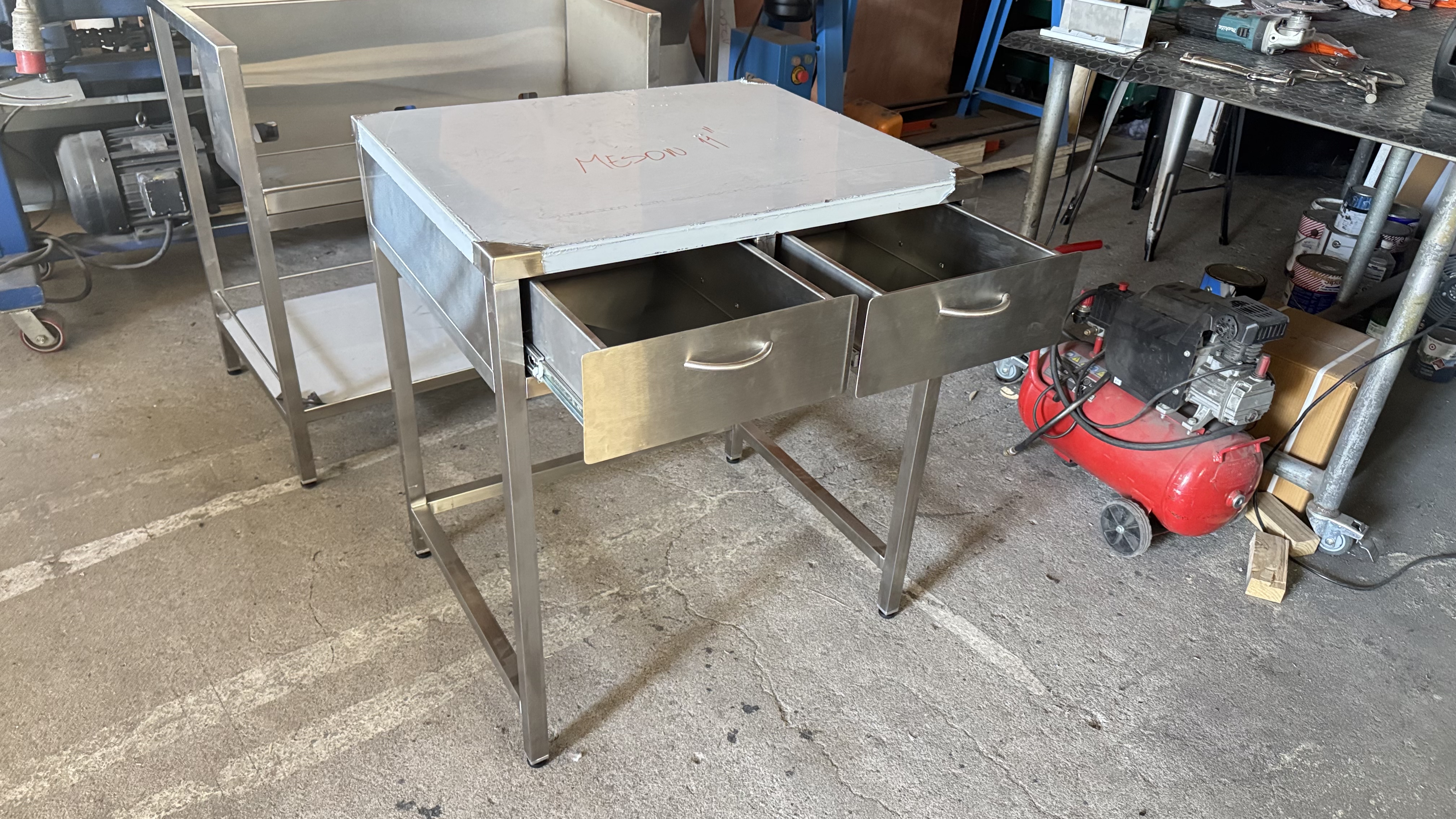 MESÓN CON CAJONERAS