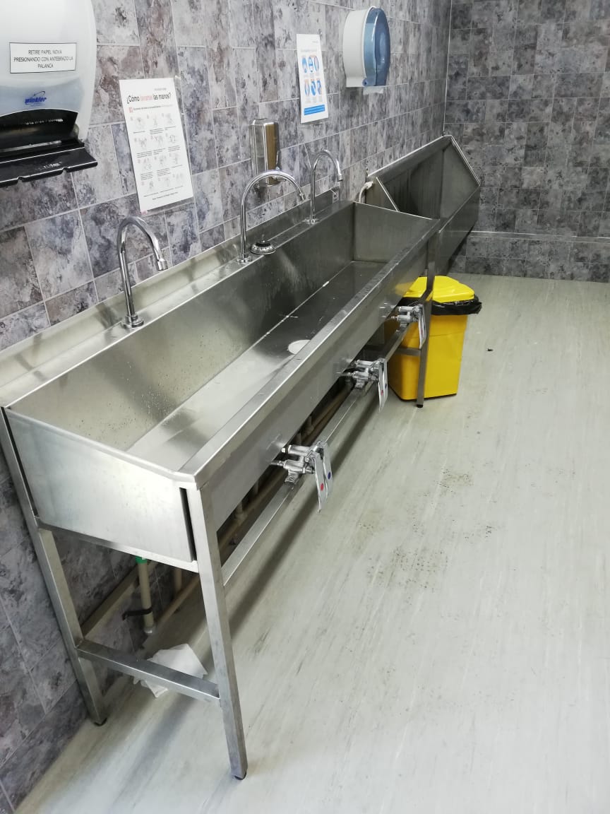 Lavamanos colectivos acc. Rodilla 