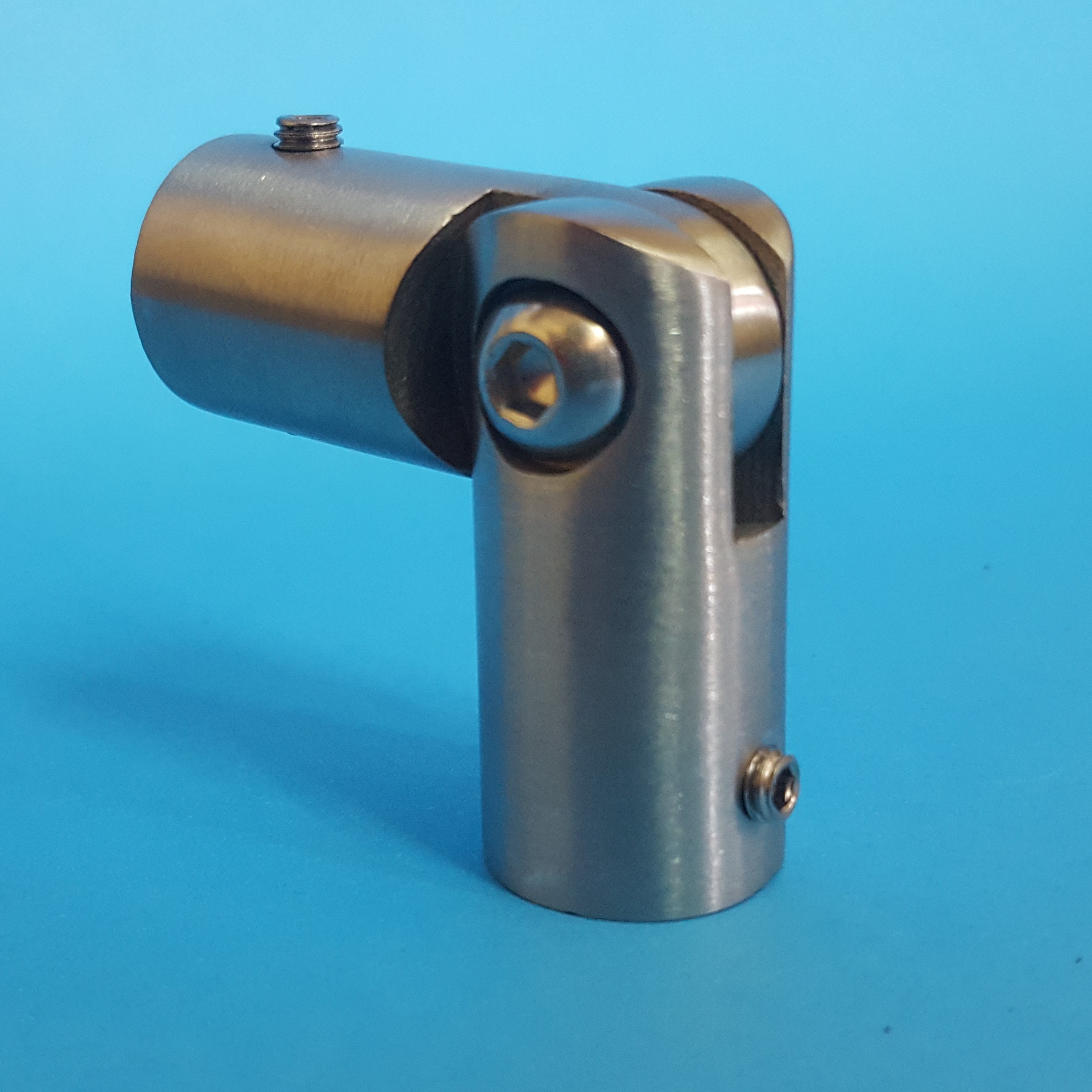 CONECTOR ARTICULADO TRAVESAÑO BARANDA 5/8