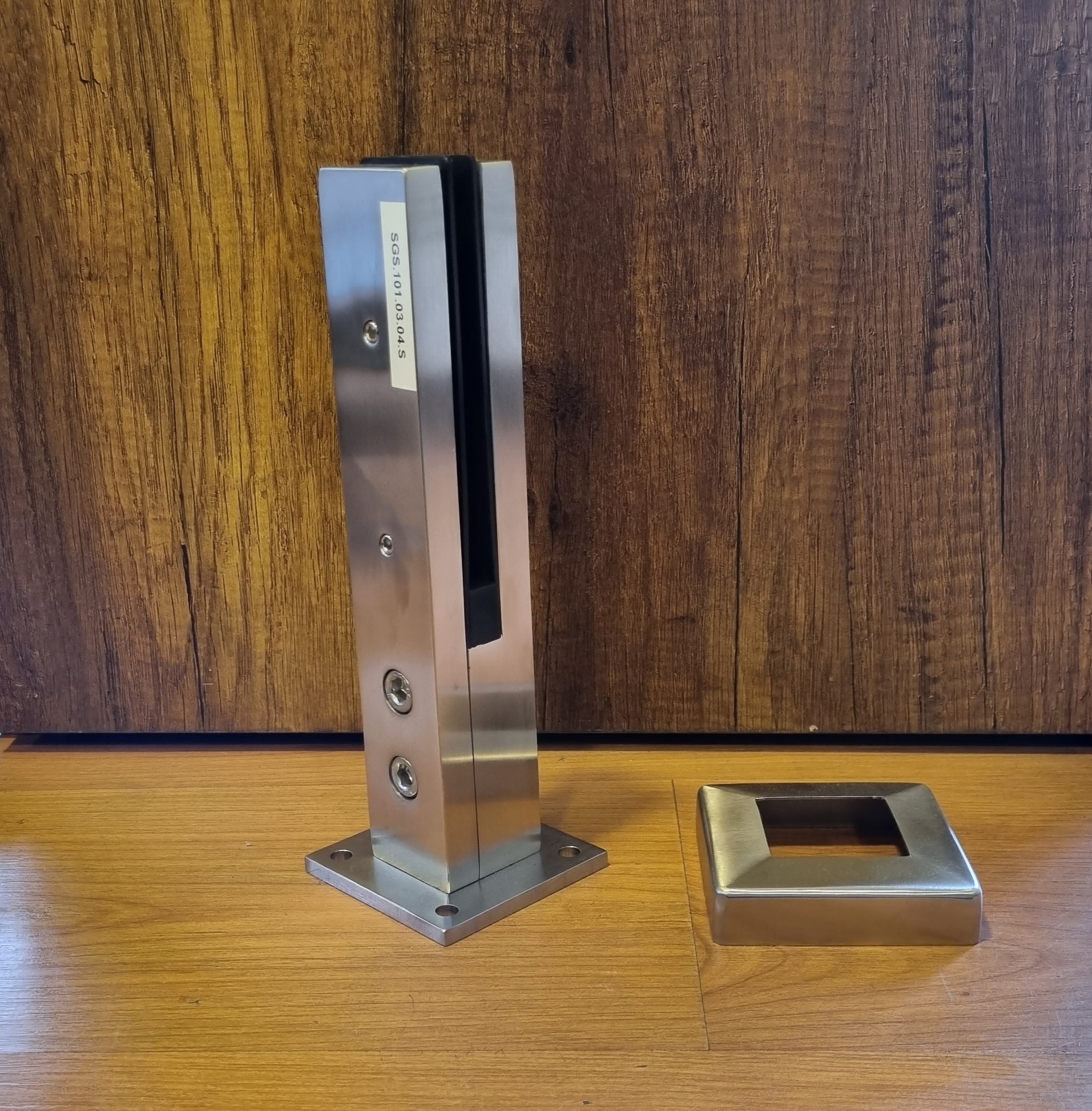 ESPIGA PARA ESCALERA CON CRISTAL