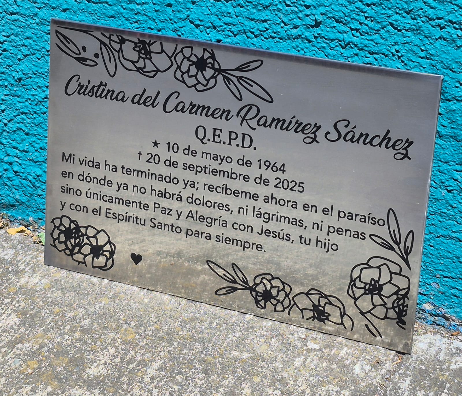 LETRERO BAJO RELIEVE